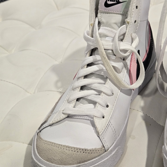 Nike Blazers High-Top Sneakers - White, Pink, and Black sz 7 - Picture 5 of 16